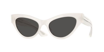 Das Bild zeigt die Oliver Peoples Sonnenbrille OV5573SU 1951c 160687 in Ecru.